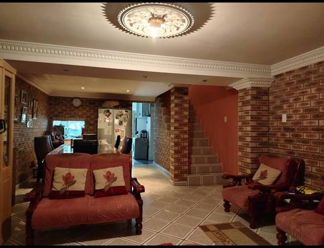 3 BEDROOM HOUSE FOR SALE IN NEWLANDS WEST